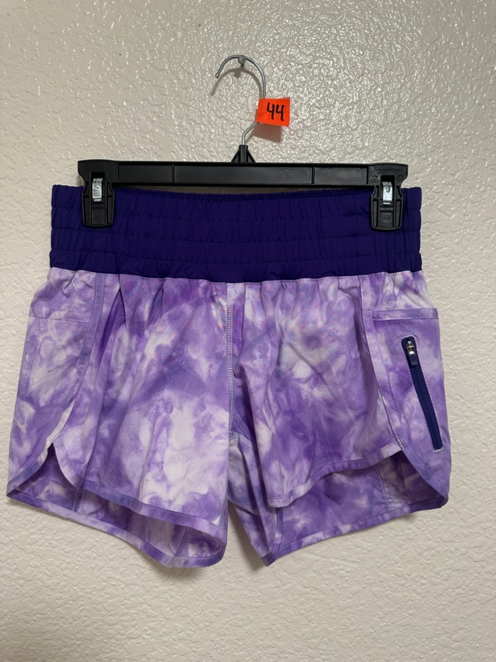 Lululemon shorts size 6. A44